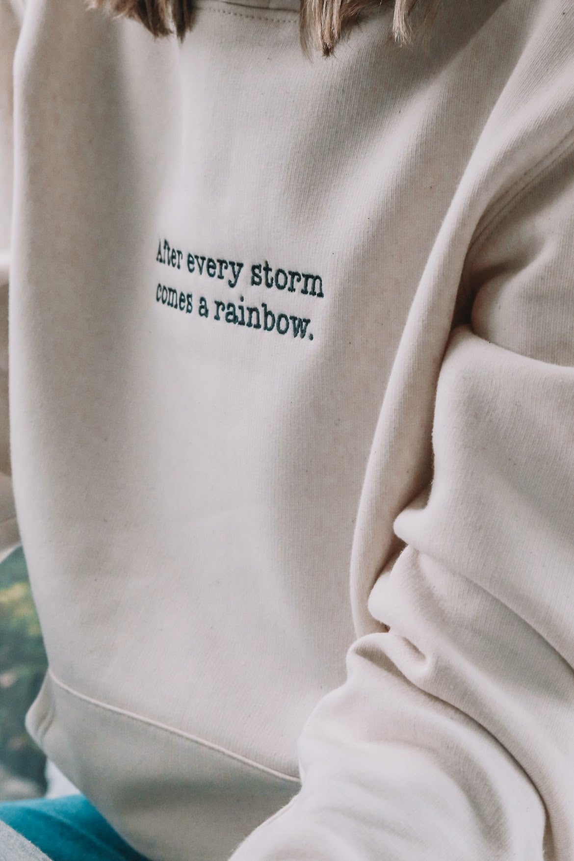 Hoodie 'After every storm comes a rainbow'